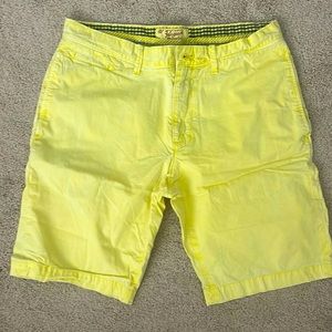PENGUIN MENS YELLOW STRETCH SHORTS SIZE 31,  7” INSEAM